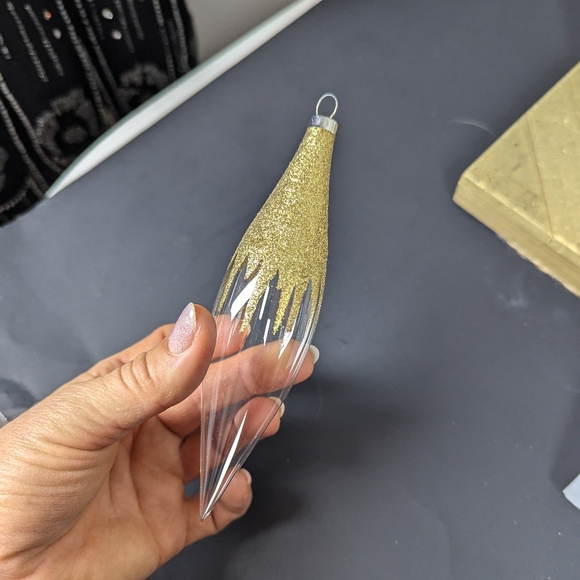 Set of 12 Vintage Gold Glitter Icicle Ornaments – Clear Glass 5” - Picture 5 of 7